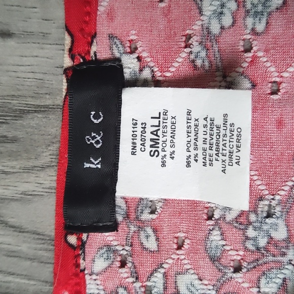 Red stretch eyelet knit floral top with beautiful flowy sleeves! - Picture 5 of 5